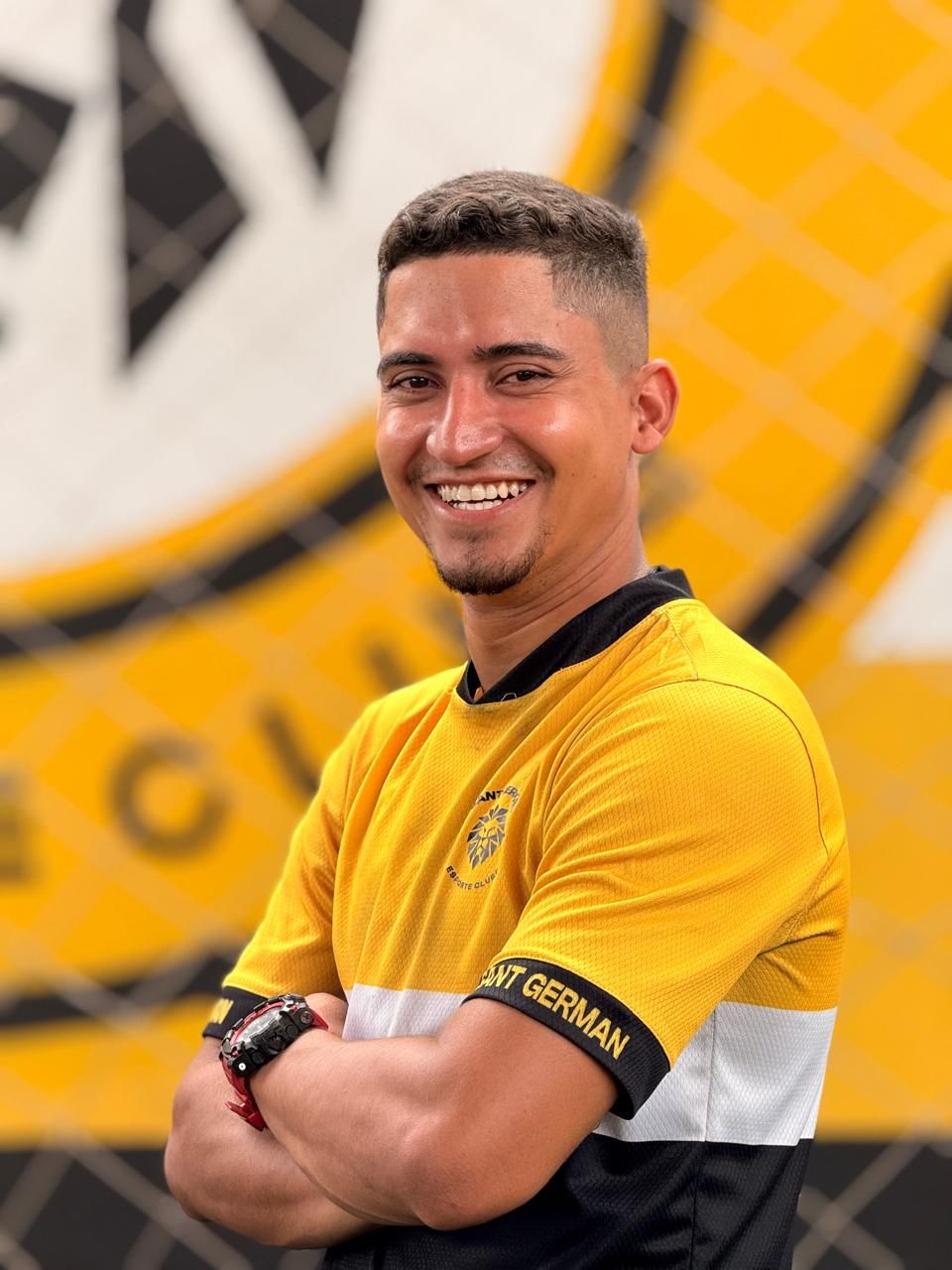Professor do Sant German com o uniforme do clube